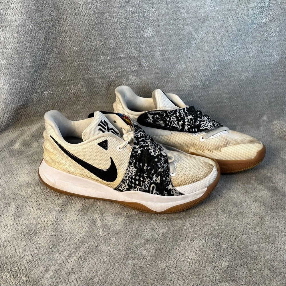 Nike Mens Kyrie A08979-100 Low 1 Basketball Sneakers White Gum Sole Size US 8.5